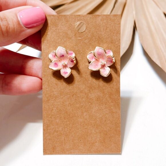 Pink flower stud earrings A412 - Picture 6 of 6